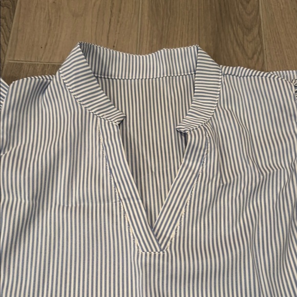 Women’s Striped V-Neck Ruffle Sleeve Top Size M - Picture 3 of 4